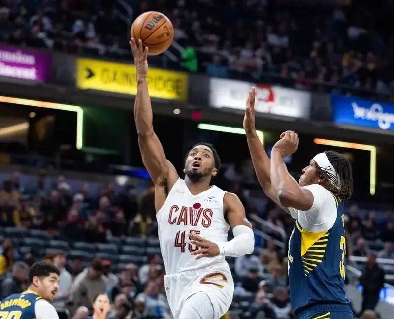 包含步行者队新赛季面貌一新，球队实力蒸蒸日上的词条