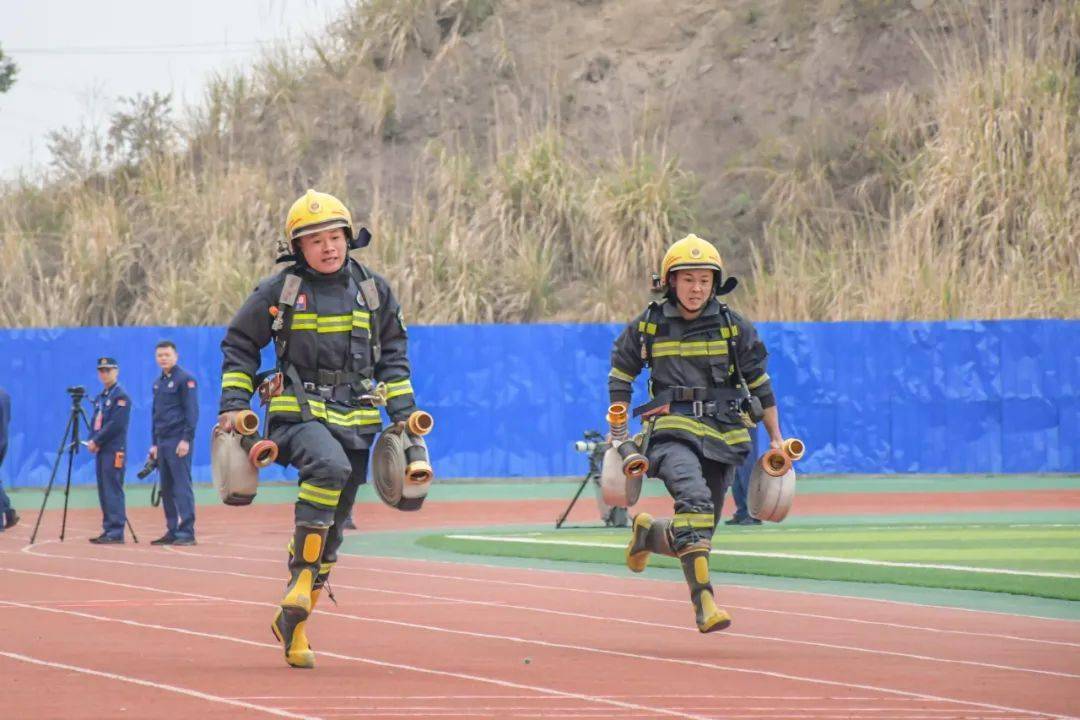 爱游戏官方登录入口-激烈决战燃爆现场，选手竞技实力不凡