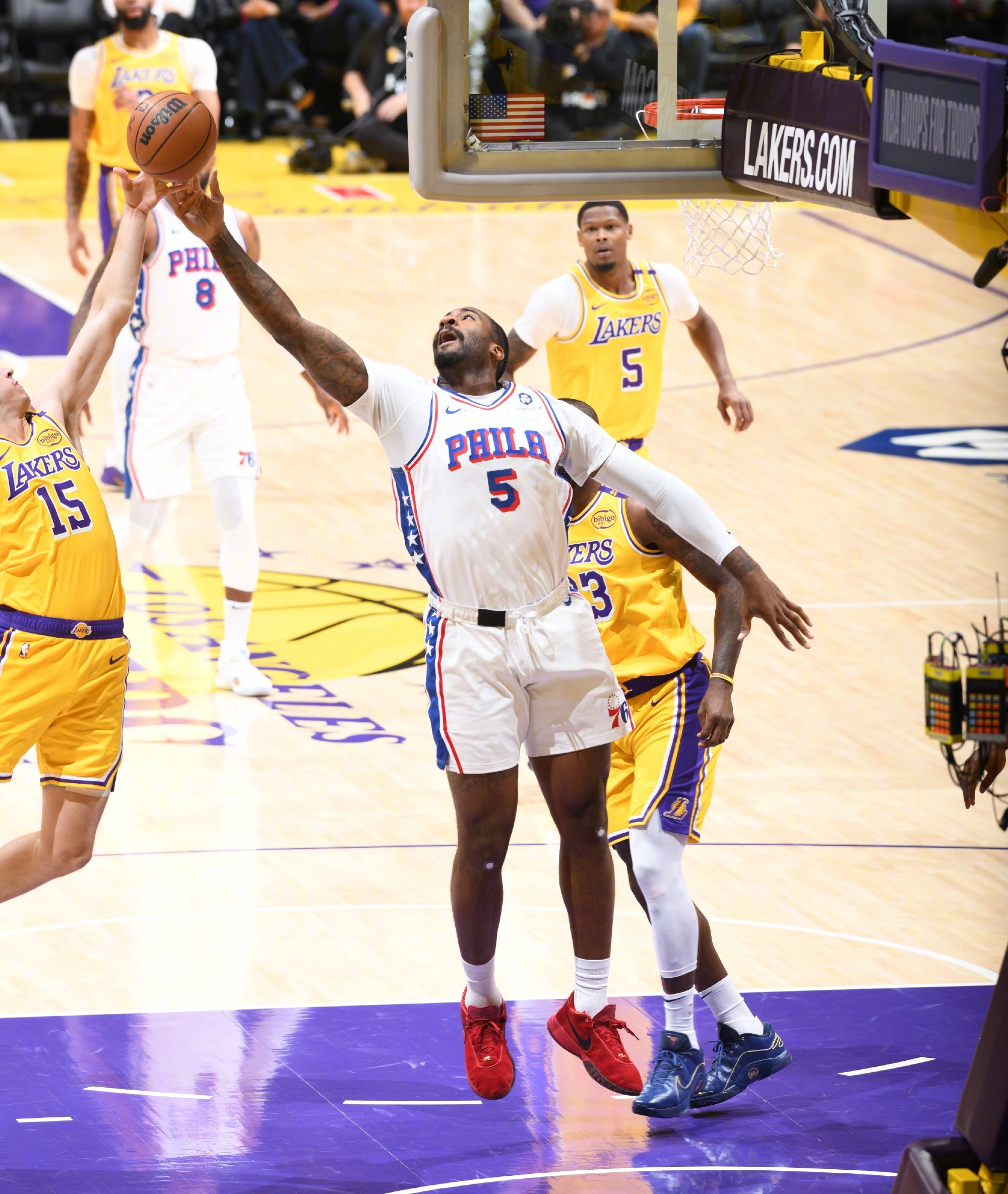 关于湖人客场击败爵士，浓眉砍下+的信息