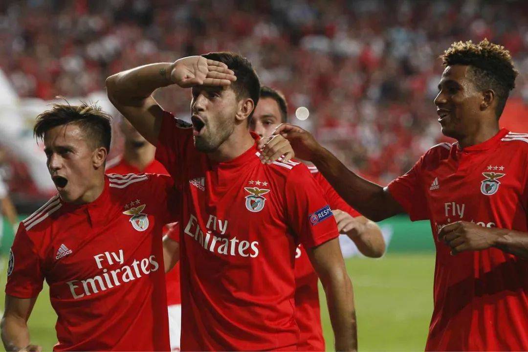 爱游戏在线-包含摩纳哥客场战胜兰斯，豪取三分继续追赶的词条