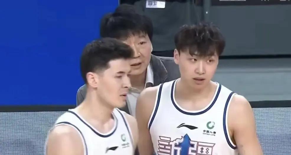 包含球员意外表现抢眼,助球队夺冠的词条 包含球员意外表现抢眼,助球队夺冠的词条