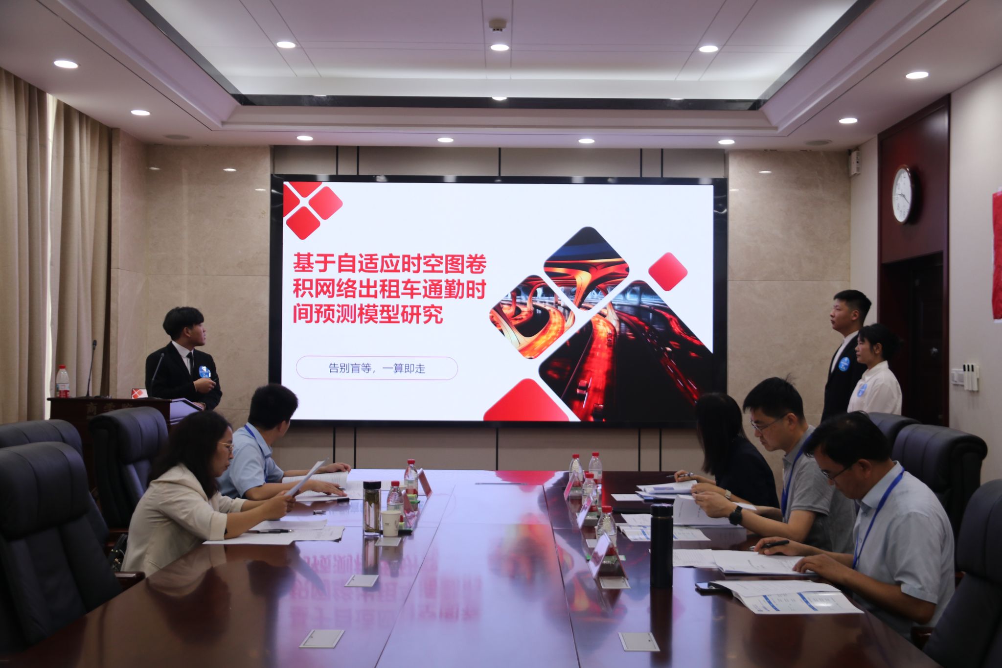 观众举办在线讨论会谈比赛进程 观众举办在线讨论会谈比赛进程