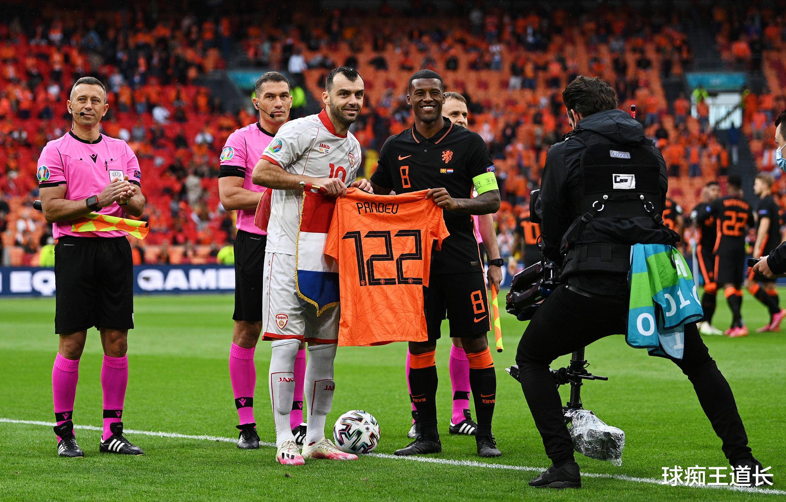 奥地利足球队斩获欧洲预赛胜利，赢得喝彩