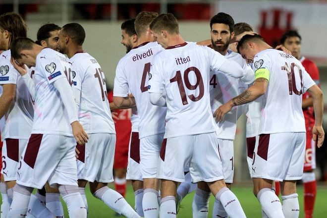 沃克决胜三分，为球队打破僵局赢得比赛！的简单介绍