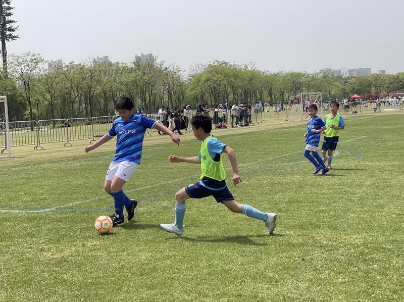 精致技巧展露无疑,球员全力以赴的简单介绍 精致技巧展露无疑,球员全力以赴的简单介绍