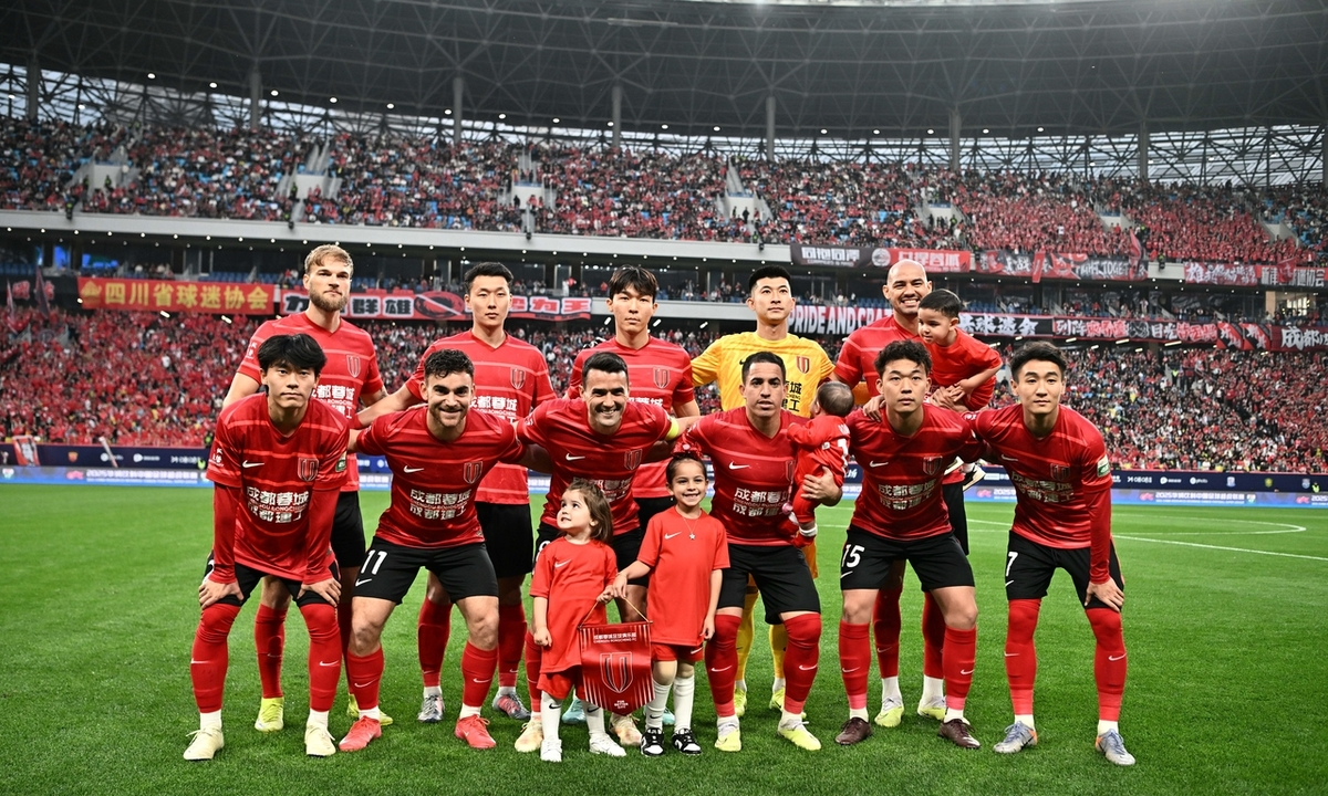 关键比赛中,球队表现出色,获得一场胜利 关键比赛中,球队表现出色,获得一场胜利