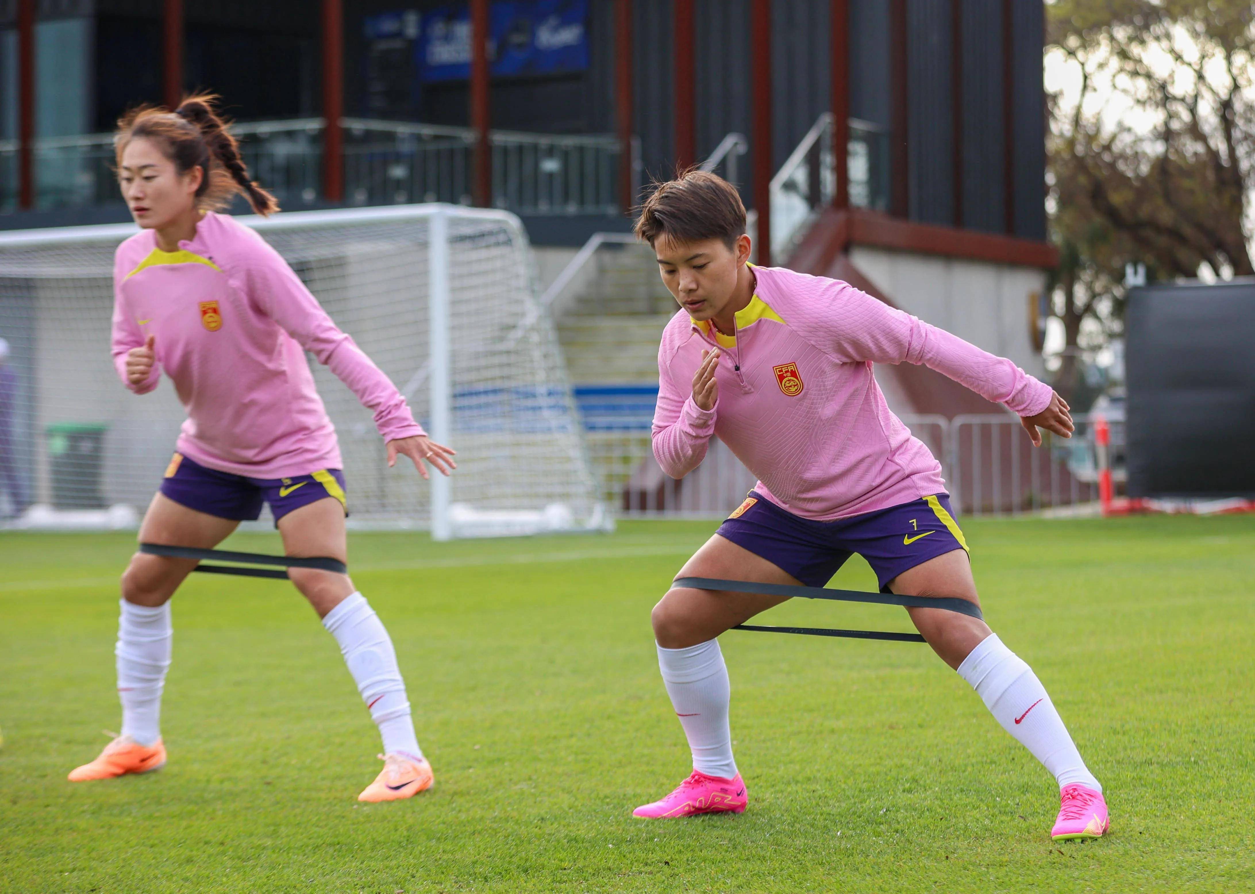 爱游戏官网-关于女足比赛中球队实力雄厚，不容小觑的信息