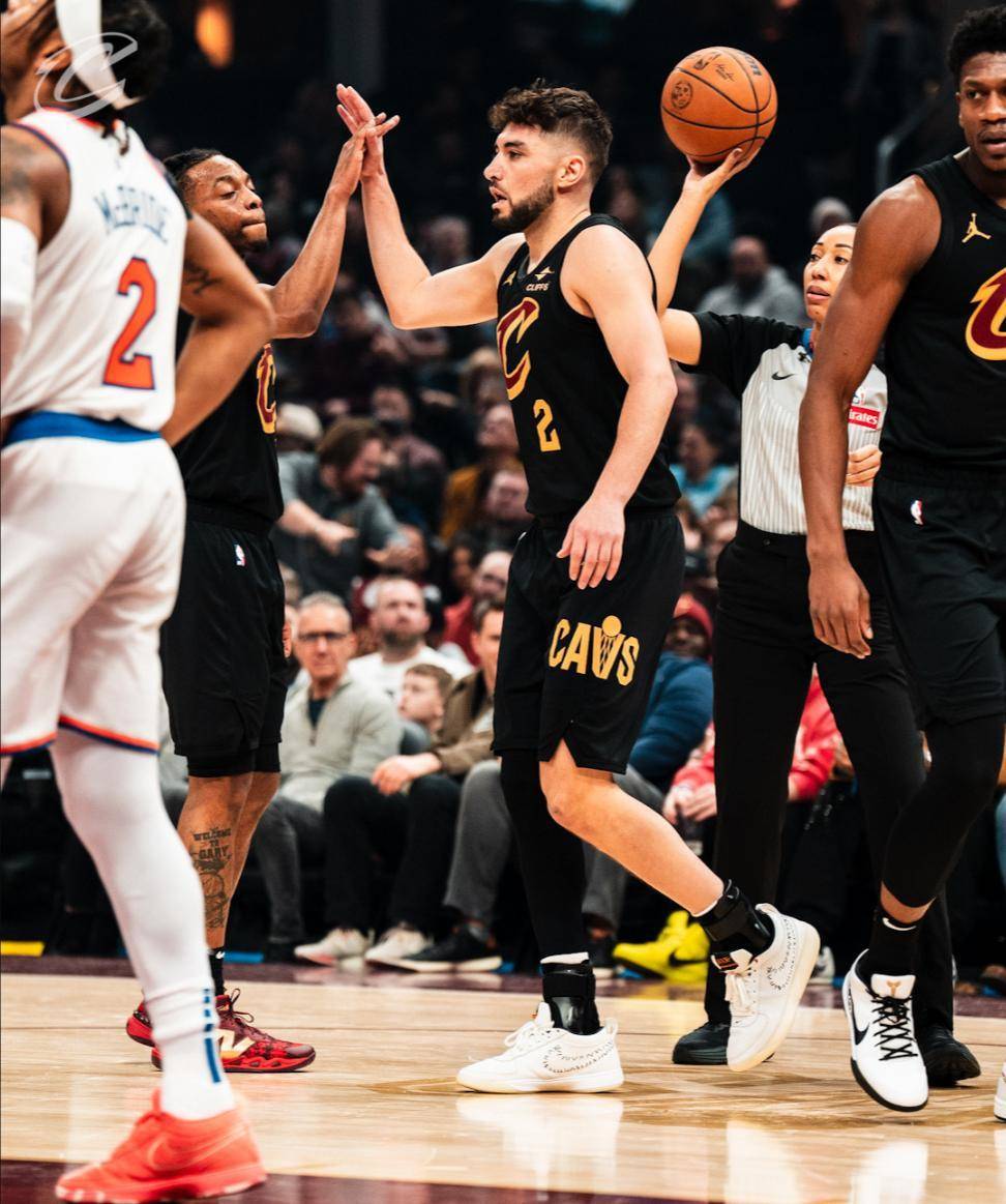 米切尔砍下分,爵士力克灰熊豪取三连胜 米切尔砍下分,爵士力克灰熊豪取三连胜