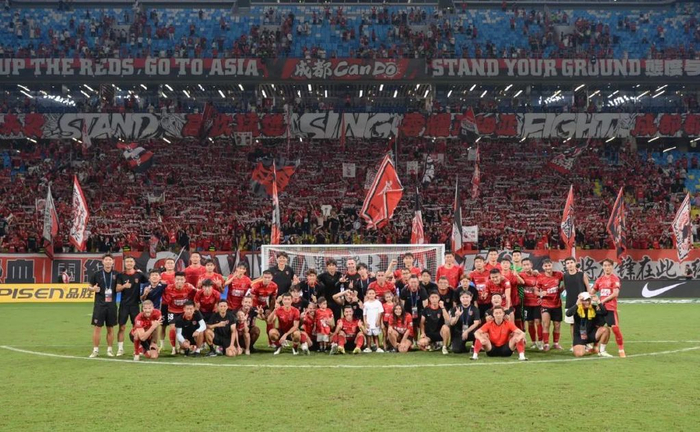 上港主场不敌对手，亚冠征程陷入泥潭