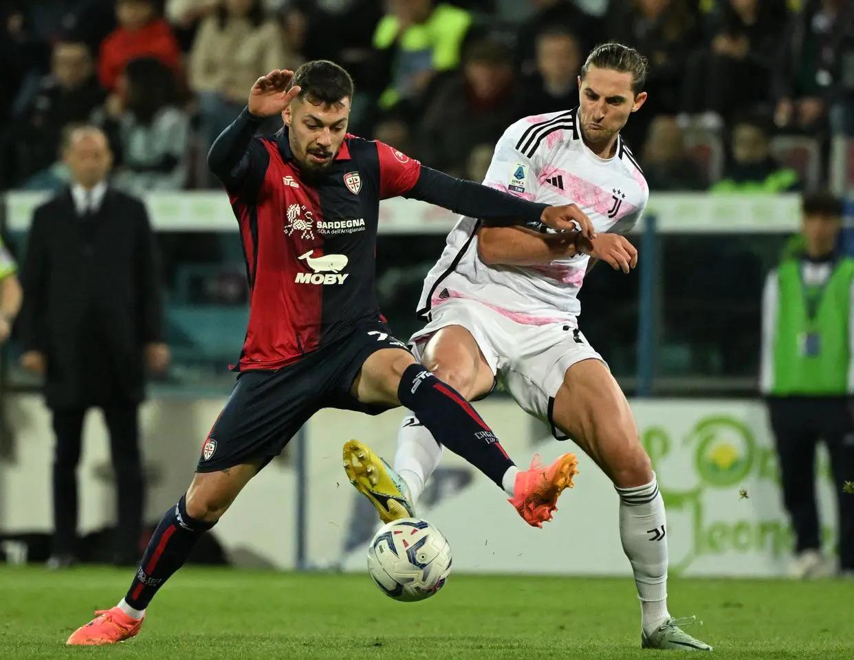 卡利亚里队过关斩将,跻身前列 卡利亚里队过关斩将,跻身前列