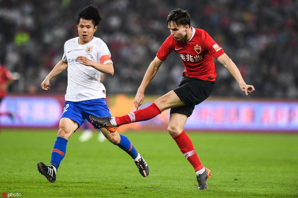 广州富力主场逼平深圳佳兆业，努力保持不败的简单介绍