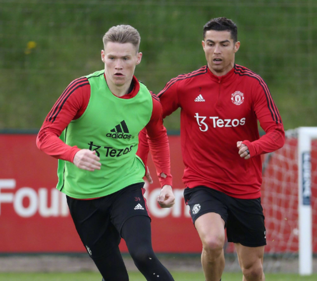 爱游戏在线-曼联遭遇三连败，卡利姆-威尔逊助球队获胜