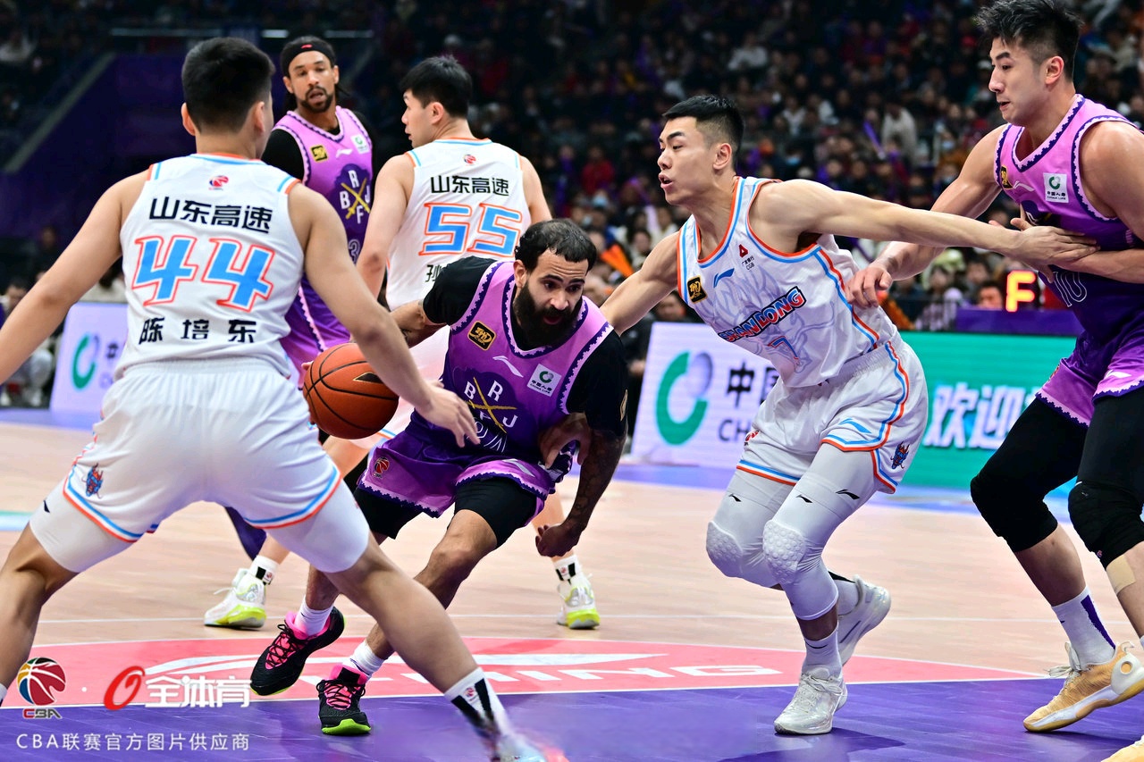 错失绝佳机会球队惜败于对手