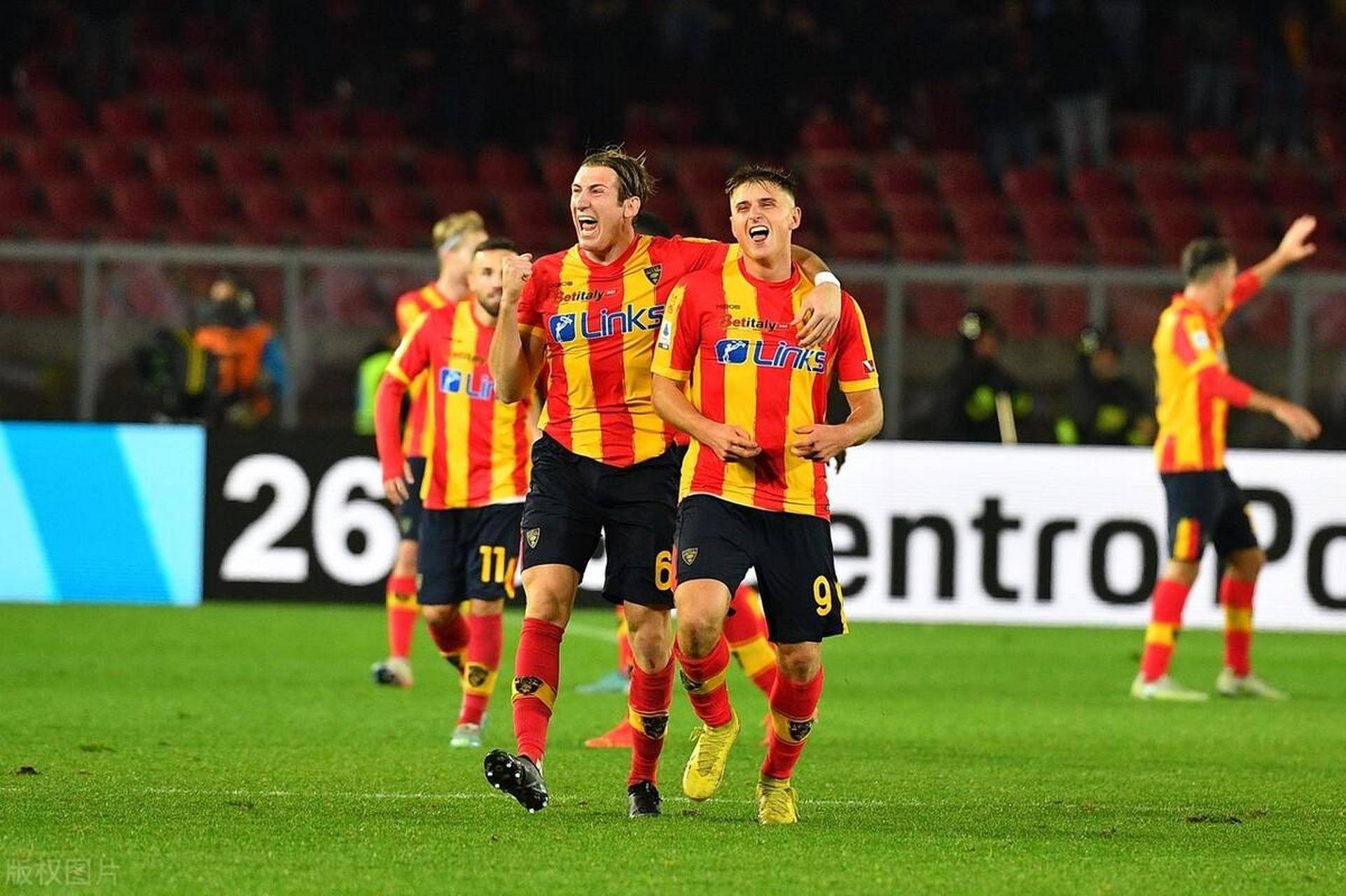 热那亚球员发挥出色，助球队跻身前列的简单介绍