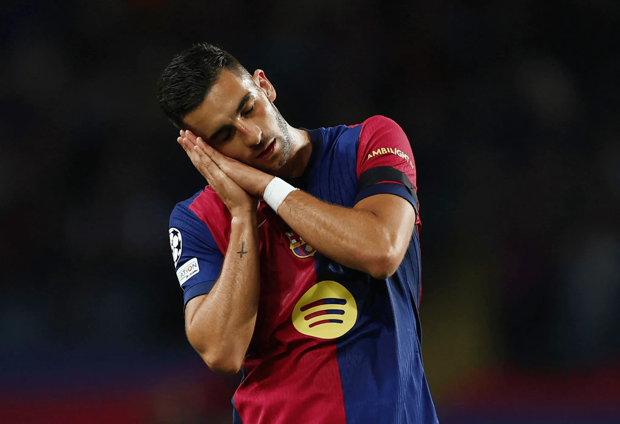 西班牙运动员努力奋斗，成功闯入半决赛