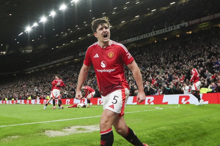 爱游戏官网入口-曼联队战胜对手，球员备战欧冠联赛