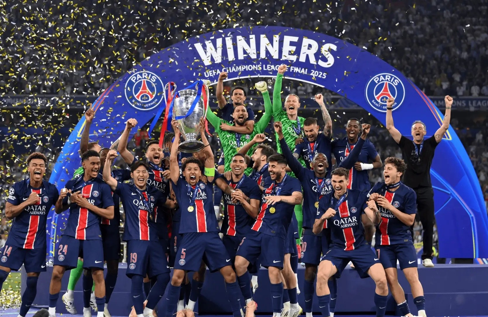 爱游戏中国官网-法国队全力压制对手，稳拿胜利晋级