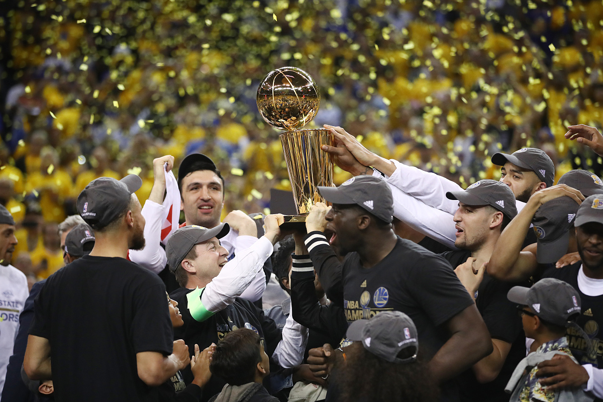 爵士队全队士气高涨，备战下一场比赛不畏困难的简单介绍